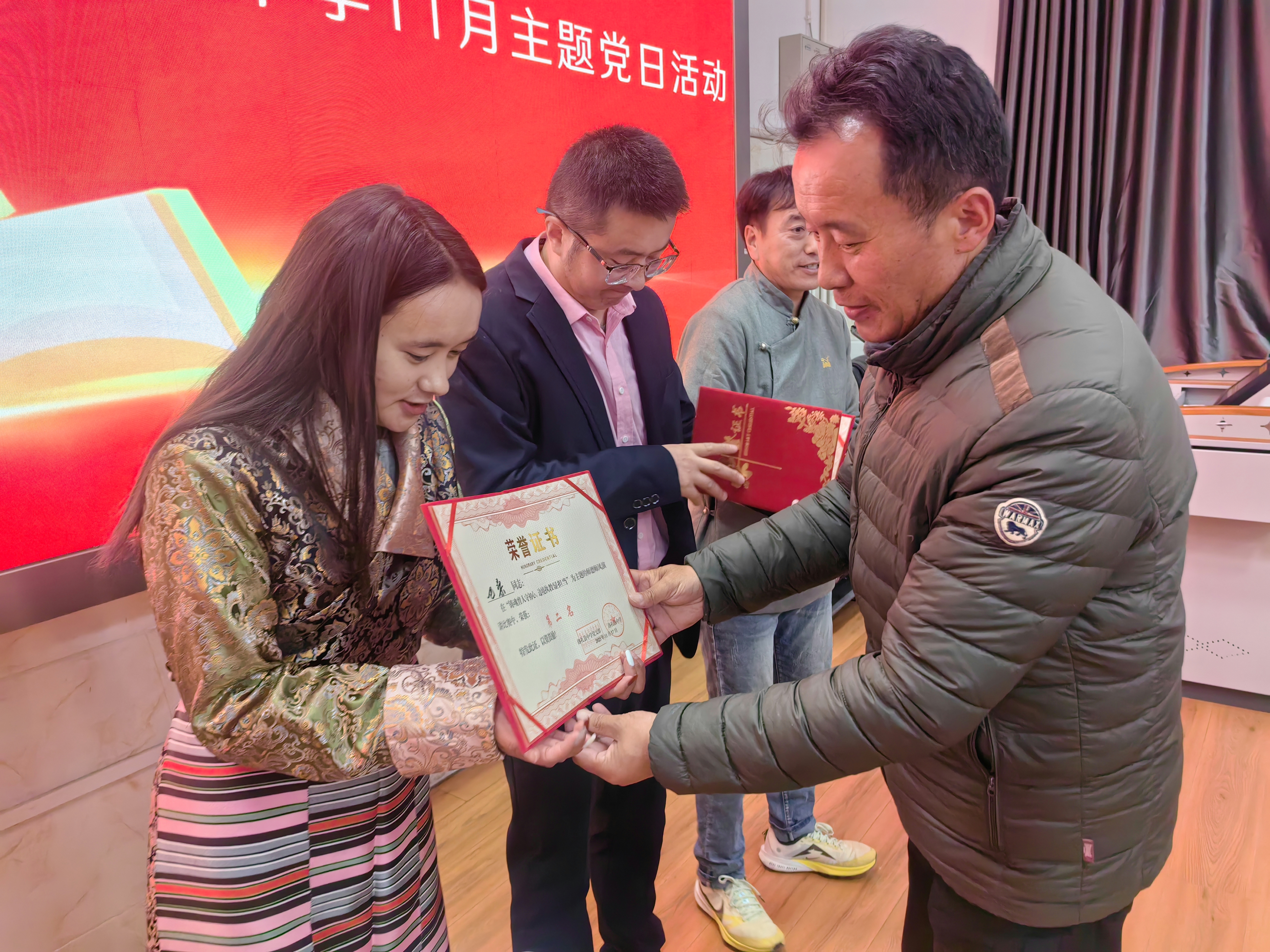 洛扎县中学2.jpg 洛扎县中学2.jpg