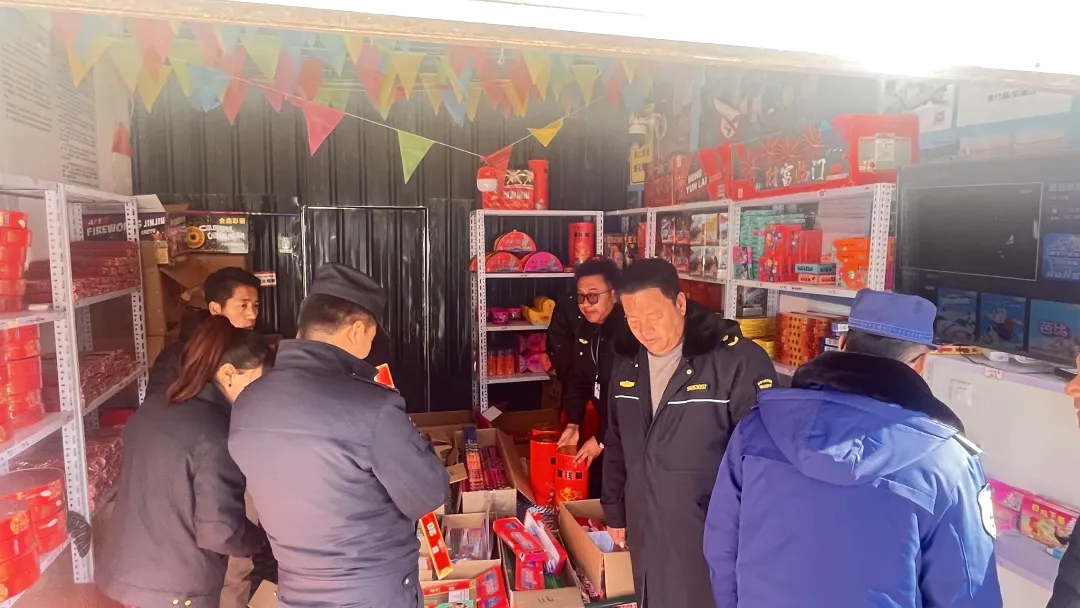 错那市多部门联合开展春节、藏历新年节前安全生产及市场供应督导检查 (1).jpg