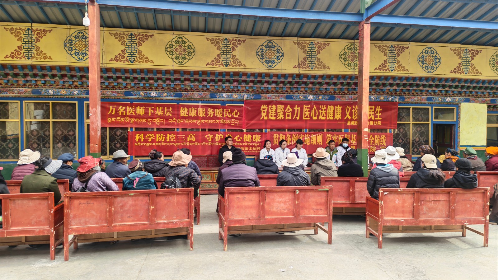 洛扎县藏医院“万名医师下基层 健康服务暖民心”义诊活动_看图4.jpg