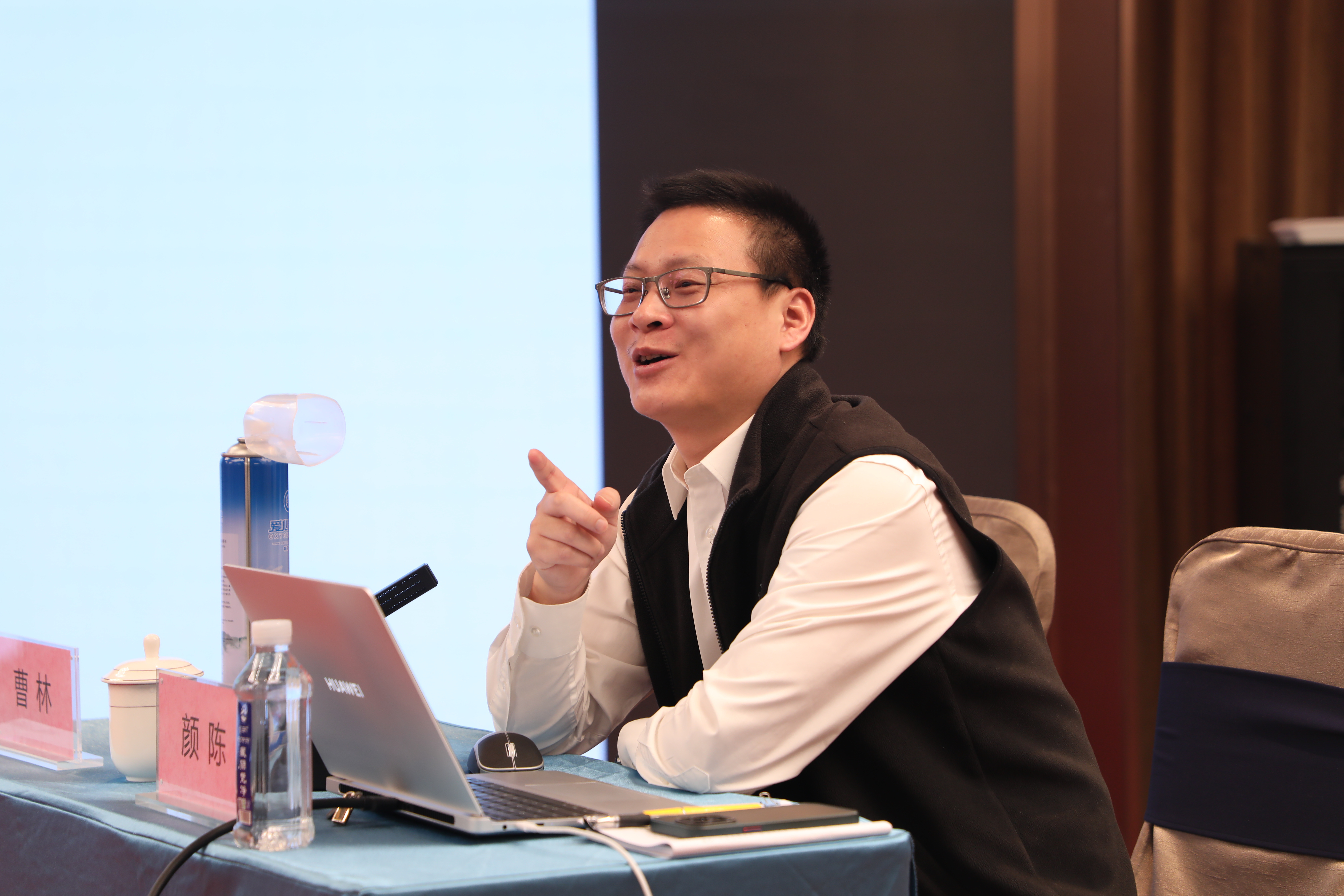 图为老师正在授课.JPG