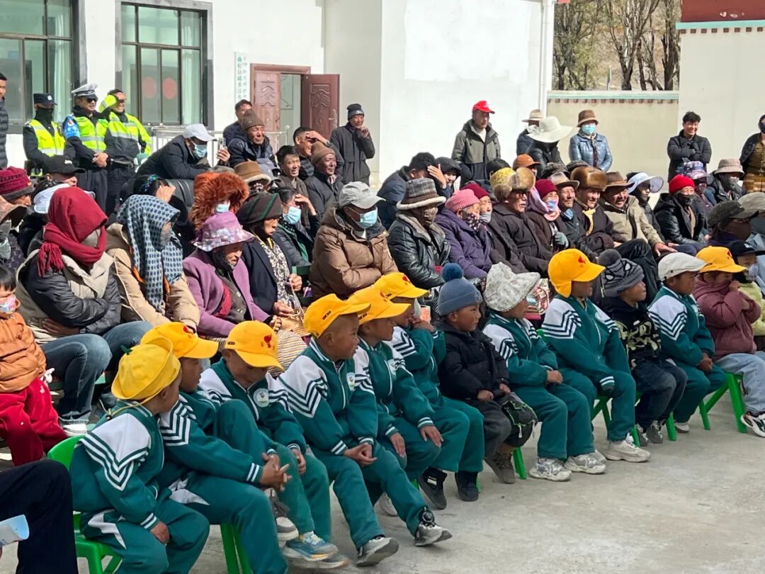 文艺巡演进乡村 引领文明新风尚”文艺演出活动.jpeg