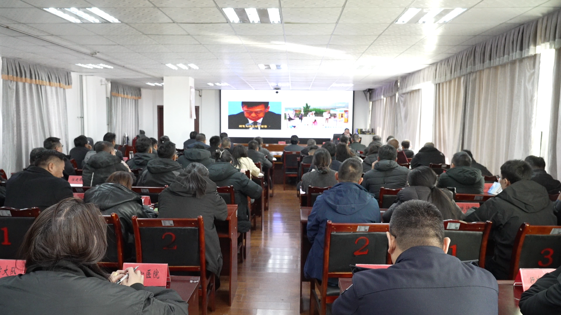 学习贯彻党的二十届四中全会精神自治区宣讲团报告会在错那举行 (2).png 学习贯彻党的二十届四中全会精神自治区宣讲团报告会在错那举行 (2).png