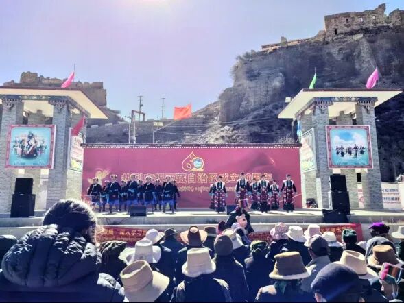 曲松县文旅局赴基层开展主题文艺演出 推动党的二十届四中全会精神落地生根图.jpg 曲松县文旅局赴基层开展主题文艺演出 推动党的二十届四中全会精神落地生根图.jpg