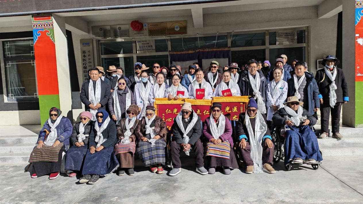 洛扎县藏医院特邀山南市人民医院眼科专家团队开展县内白内障手术3.png