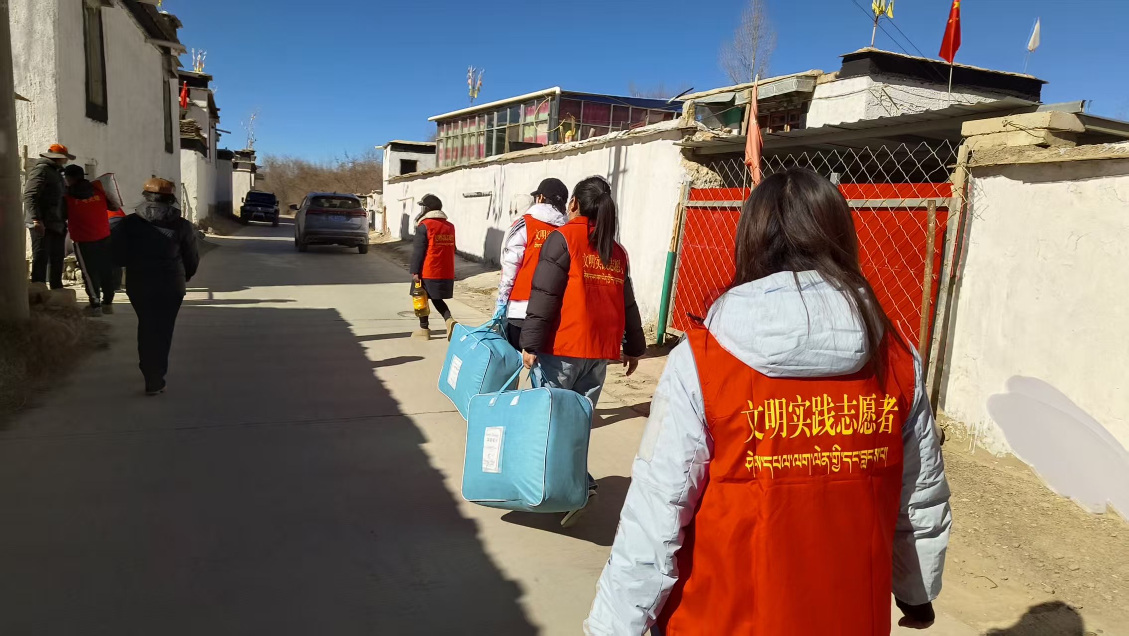 隆子县组织开展“12·5”国际志愿日敬老志愿服务活动1.jpg 隆子县组织开展“12·5”国际志愿日敬老志愿服务活动1.jpg