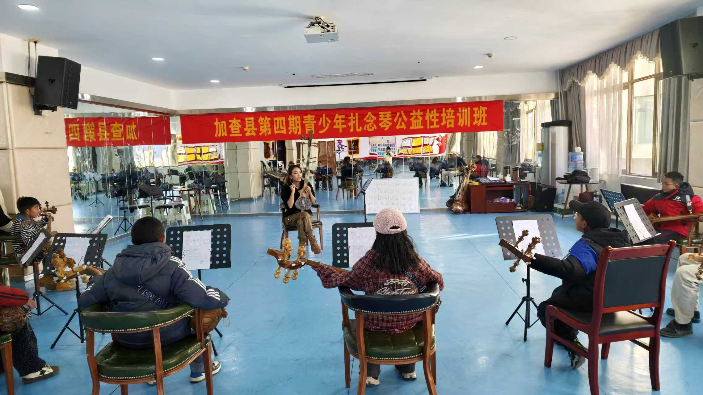 弦音传非遗·少年承雅韵--加查县第四期青少年扎念琴培训班正式开班.jpg 弦音传非遗·少年承雅韵--加查县第四期青少年扎念琴培训班正式开班.jpg