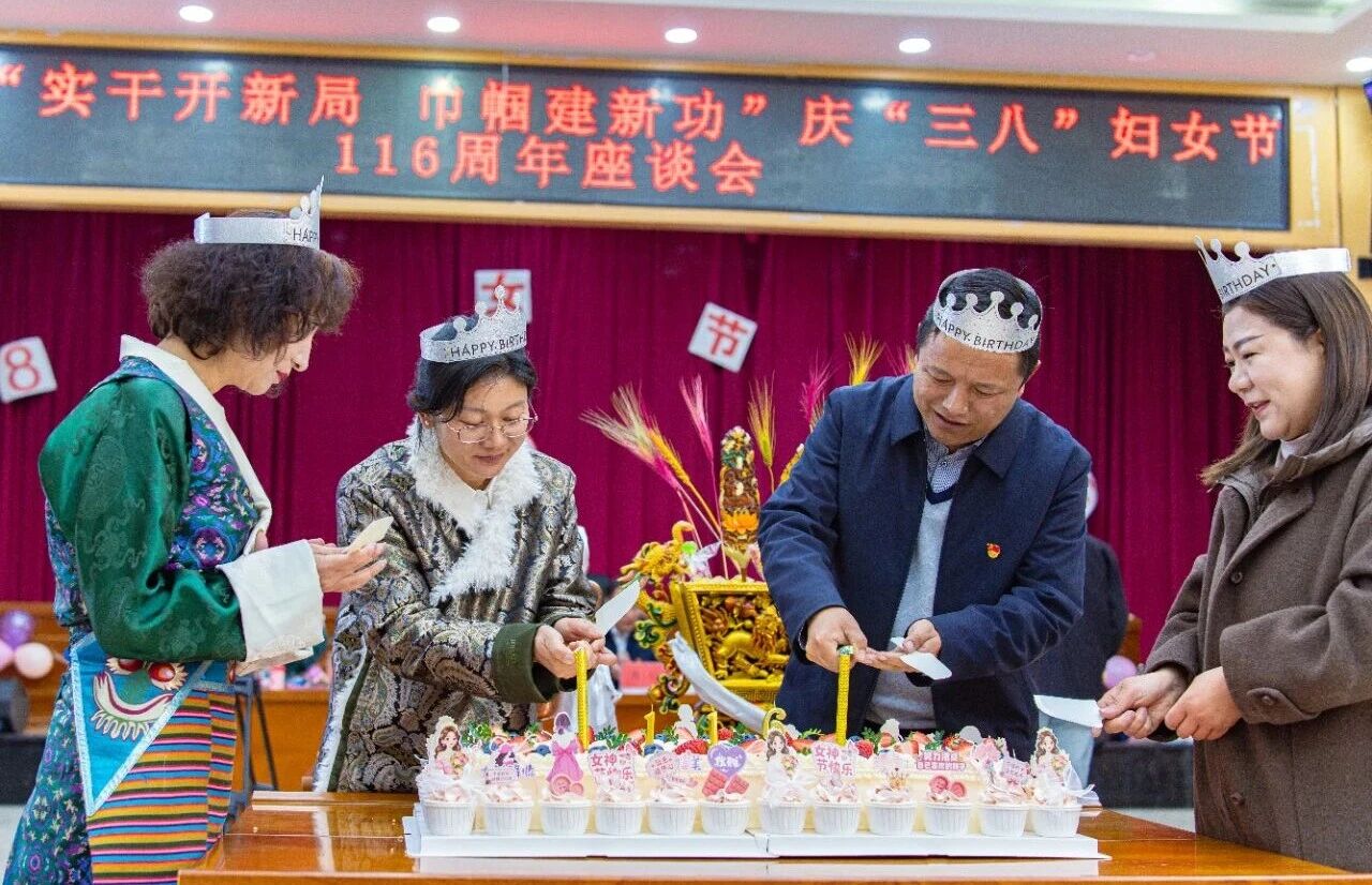 错那市妇联开展“实干开新局 巾帼建新功”庆“三八”国际妇女节2.jpg