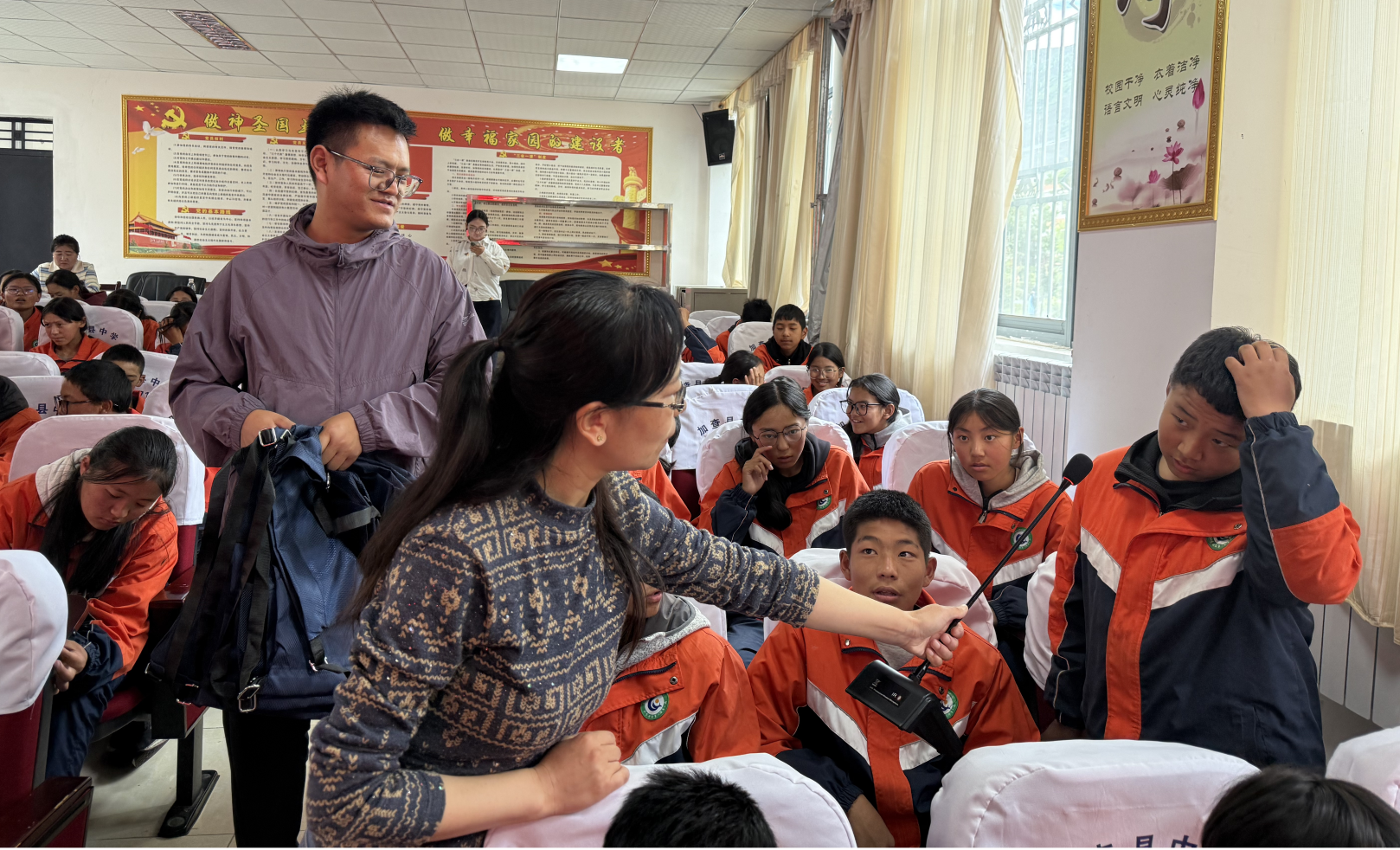 山南市“法润山南雅江行 情暖雅砻惠民生”加查站普法活动圆满举办 (6).png