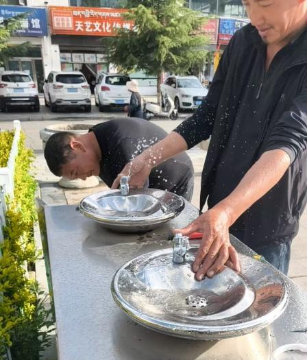 “精修市政设施 雕琢城市颜值” 加查县开展市政设施精细化养护工作 (3).png “精修市政设施 雕琢城市颜值” 加查县开展市政设施精细化养护工作 (3).png