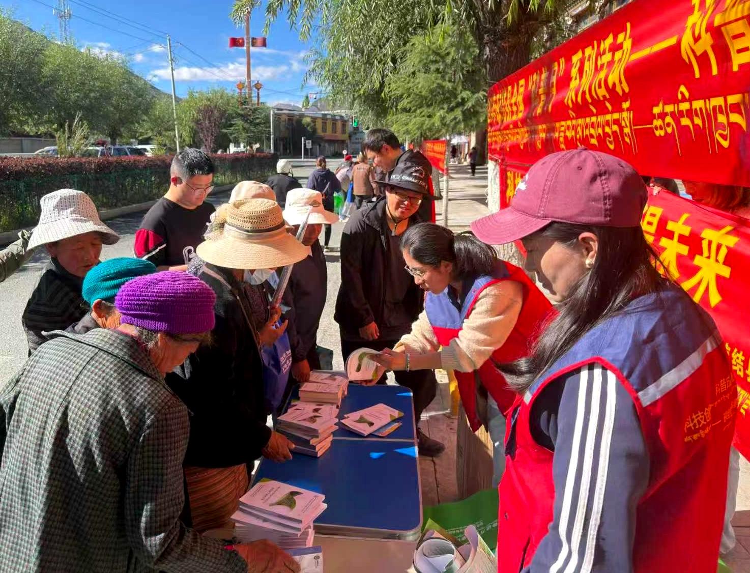 图为活动现场.jpg 图为活动现场.jpg