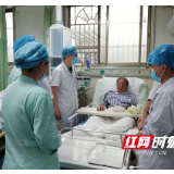 中年男子打羽毛球时心脏骤停获救，关键时刻这个操作能救命