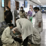 视频 | 生死8分钟！男子在医院突发心梗，医护人员联合施救挽回生命