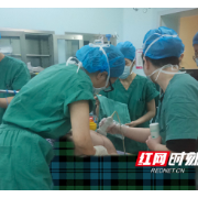 湖南省妇幼保健院专家成功为孕妇实施臀位外倒转术