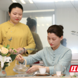 阴雨连绵时为患者心灵撑一把伞 湖南省肿瘤医院举办心灵茶艺活动