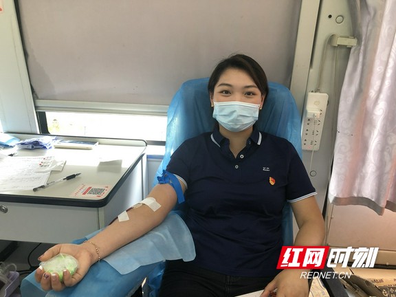 丁倩第三次参加献血.wm.jpg 丁倩第三次参加献血.wm.jpg