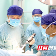 湘雅二医院完成湖南首例国家集采人工髋、膝关节置换术