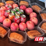 援吉日记 | 生日那天,队友为我拼了一个特别的蛋糕