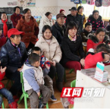 张家界：慈利卫健局开展“精准助贫 关爱明天”活动