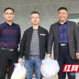 张家界市卫健委看望慰问抗疫返岗疾控专家