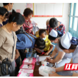 岳阳：平江县志愿服务进社区，为居民健康助力