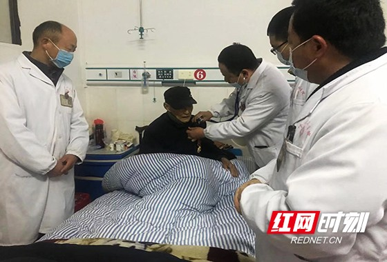 张家界：许家坊卫生院成功救治90岁老人