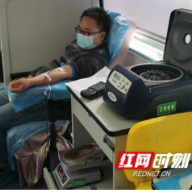 郴州：无偿献血进乡镇 热心干群献爱心