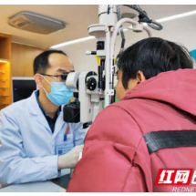 春节前夕，长沙爱尔医院眼底病专科为贫困患者送上家庭复查服务