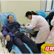 学习雷锋精神 郴州市卫计监局志愿者踊跃献血传递正能量