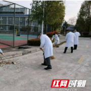 张家界：整治医院环境 医护在行动