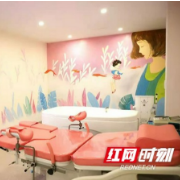 岳阳：别出心裁让生宝宝“不痛” “海豚宝宝”横空出世