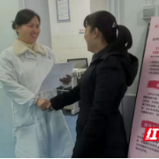 郴州：苏仙岭街道第一社区卫生服务中心把特别的爱送给女神们
