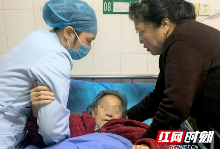 送锦旗、写感谢信 是什么让这位家属如此真诚的致谢