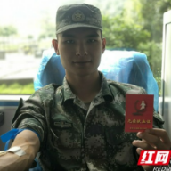郴州50名“00后”新兵挽袖献血20000毫升