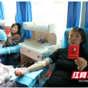 献血车开进郴州普满乡 84位村民献血33600毫升