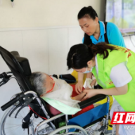 我为群众办实事｜她们是养老院老人们的健康“守护员”
