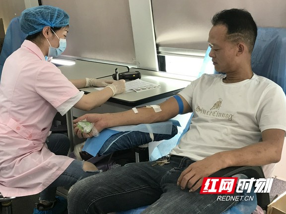 爱心市民参加无偿献血刘彪.wm.jpg