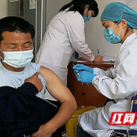 张家界：慈利二坊坪镇公卫服务疫苗接种“两手抓、两促进”