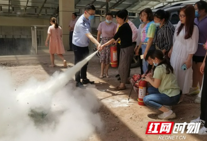 张家界：消防安全无小事！ 桑植县妇幼保健院开展消防安全培训演练