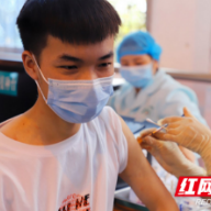 郴州：下湄桥街道开展新冠疫苗接种进校园