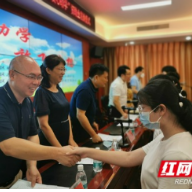 郴州北湖区：爱心助学 情暖莘莘学子