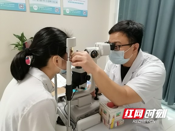 唐玥)前几天,湘潭爱尔眼科医院干眼诊疗门诊接诊了一名患者