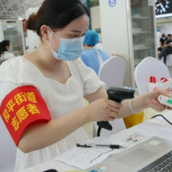 湘潭市第一人民医院和平街道新冠疫苗方舱接种点投入使用