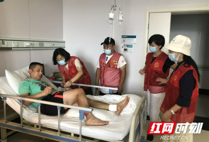 郴州市无偿献血志愿者服务队看望慰问献血者
