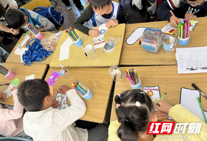 长沙生命树自闭症儿童关爱中心携手滨江小学开展错袜融合活动