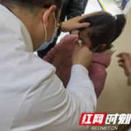开学季6岁女孩不慎被剪刀刺中眼球 爱尔眼科成功实施手术