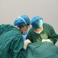 先天性上睑下垂从小睁眼吃力 12岁女孩手术蜕变记