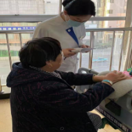 不慎被绵羊角戳伤，眼科新技术为山东大妈守住光明