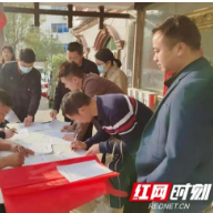 “一袋血 两份爱”张家界路桥人组团献血践行雷锋精神