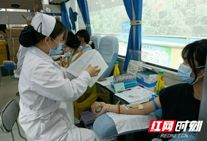 用热血护航生命 吉首大学张家界学院337名学子参加无偿献血