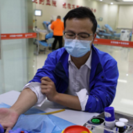 “熊猫血”新闻记者应急献血救助72岁高龄病患